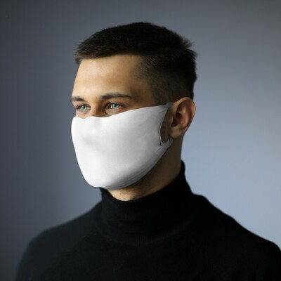 Wiederverwendbare Maske mit Filterraum und Silberionen