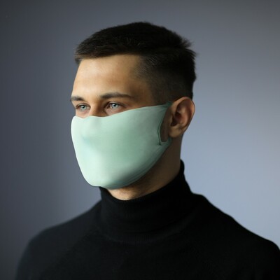 Wiederverwendbare Maske mit Filterraum und Silberionen